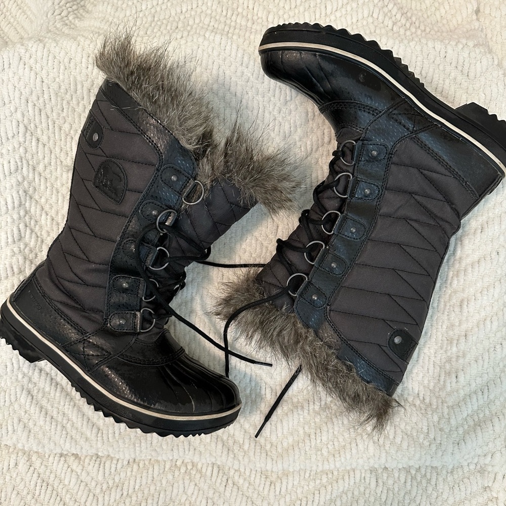 Sorel women’s boots with furs!
